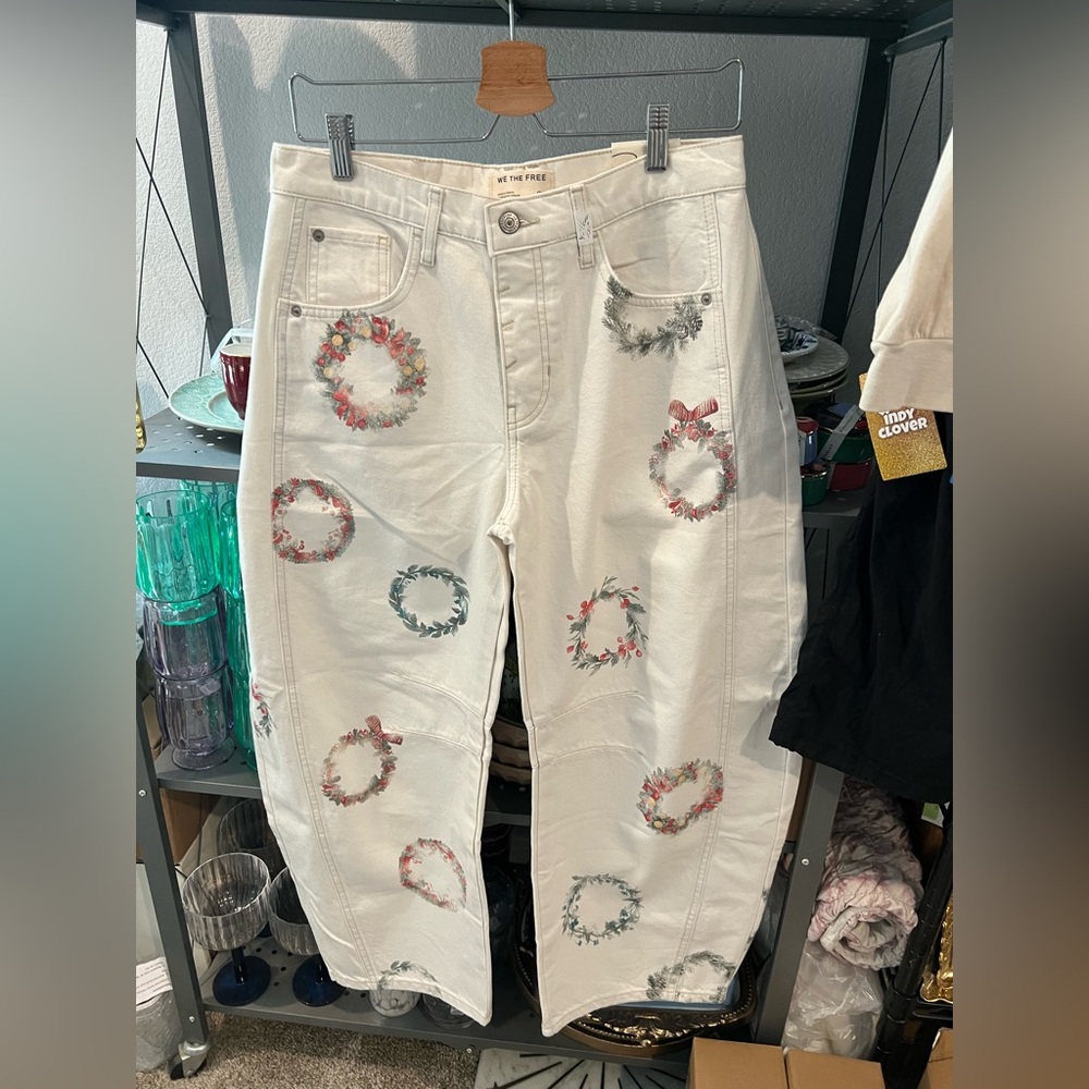 Free People We The Free Good Luck Printed Barrel
Jeans, Sz 26 NWT - Picture 5 of 8